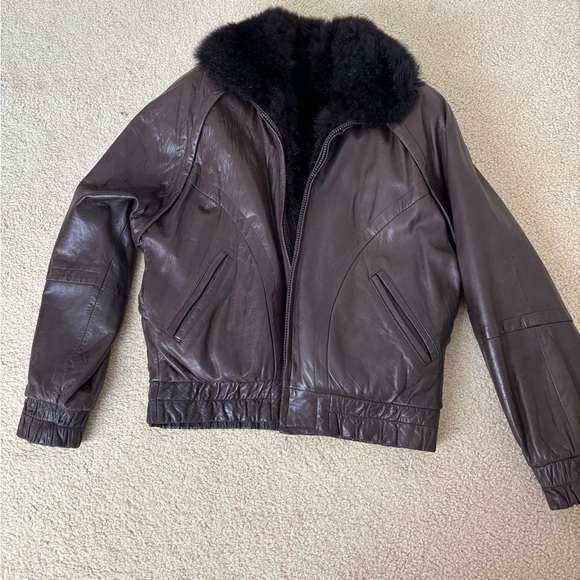 Gorgeous soft leather jacket. Lined with removable fur vest. - Picture 6 of 7